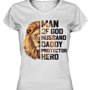 Christian Dad Shirt | Man Of God Lion Tee With Cross And Bible Verse | Jesus-Inspired Father’s Day Gift for Religious Dad 682250