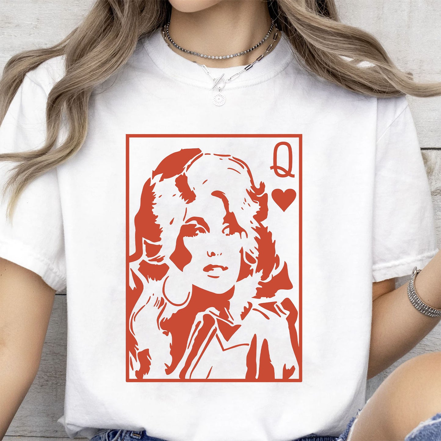 Dolly Parton Queen of Hearts Shirt, Retro Country Music Graphic Tee, Dolly Fan Gift, Vintage Western T-Shirt 686171