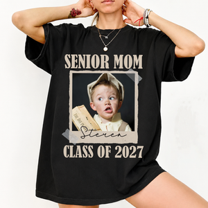 Custom Photo Senior Mom 2027 Retro Dark Shirt, Personalized Class Of 2027 Tee, Proud Family Matching Tee 685982