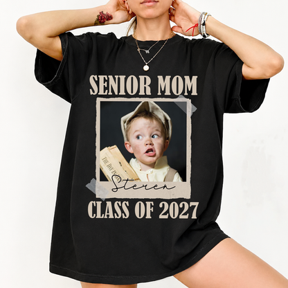 Custom Photo Senior Mom 2027 Retro Dark Shirt, Personalized Class Of 2027 Tee, Proud Family Matching Tee 685982