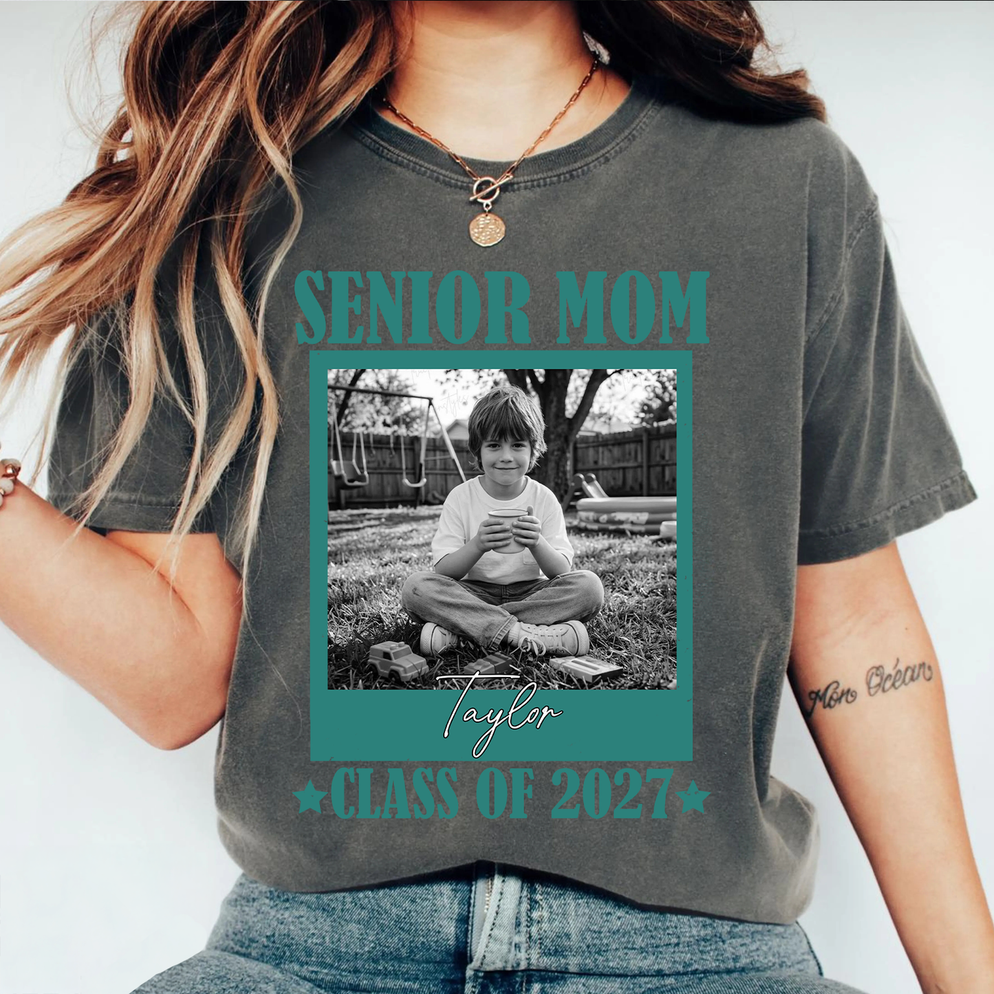 Custom Photo Senior Dad Mom 2027 Comfort Colors Shirt, Personalized Class Of 2027 Tee, Graduation Gift For Family 685374
