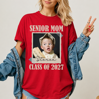 Custom Photo Senior Mom 2027 Retro Dark Shirt, Personalized Class Of 2027 Tee, Proud Family Matching Tee 685982