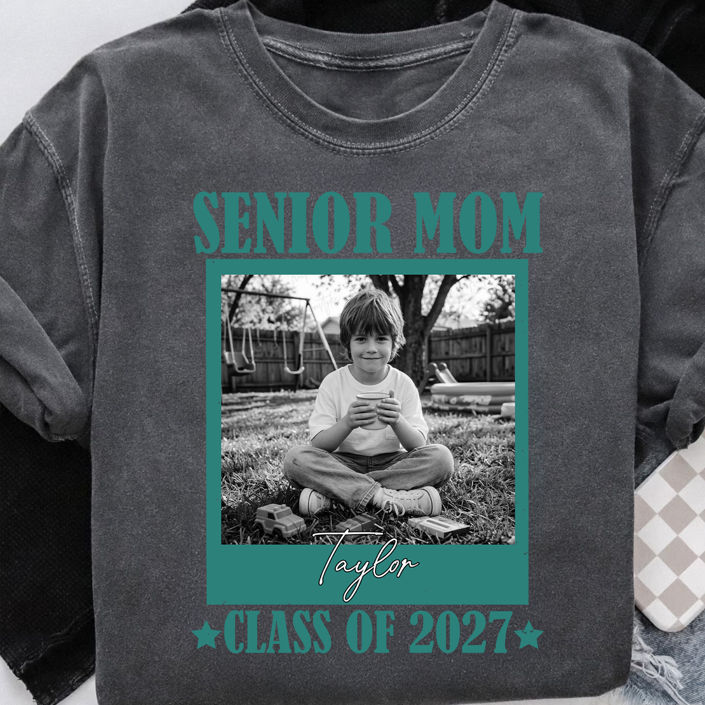 Custom Photo Senior Dad Mom 2027 Comfort Colors Shirt, Personalized Class Of 2027 Tee, Graduation Gift For Family 685374