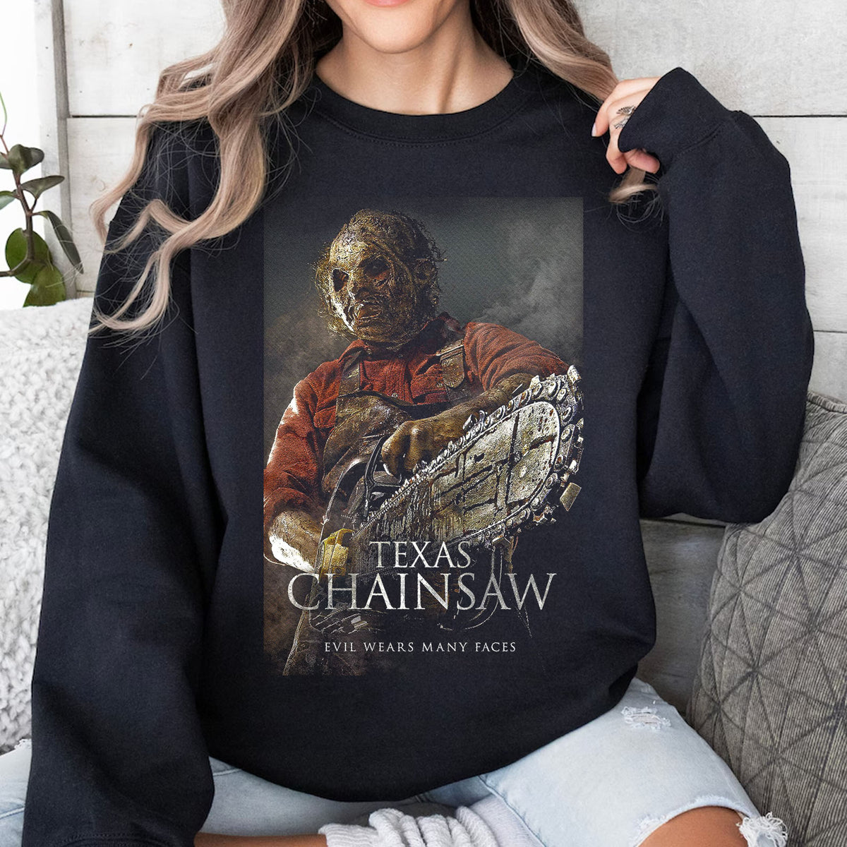 Texas Chainsaw Massacre Halloween Shirt, 1990s Horror Movie Sweatshirt, Scary Halloween Tee 683308-9